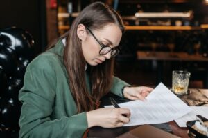 HR professional handing experience letter and relieving letter to employee in India